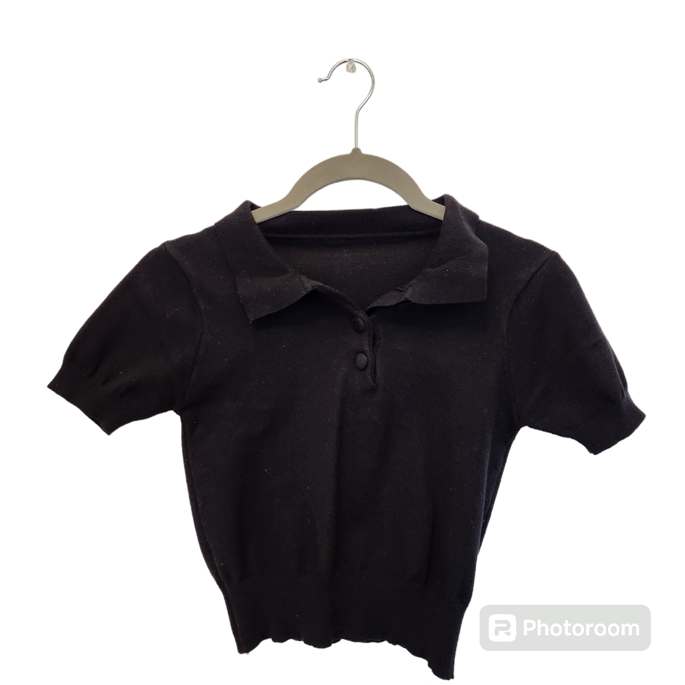 Black buttoned crop w/ ruffles